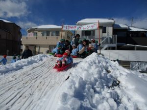 雪遊びの様子